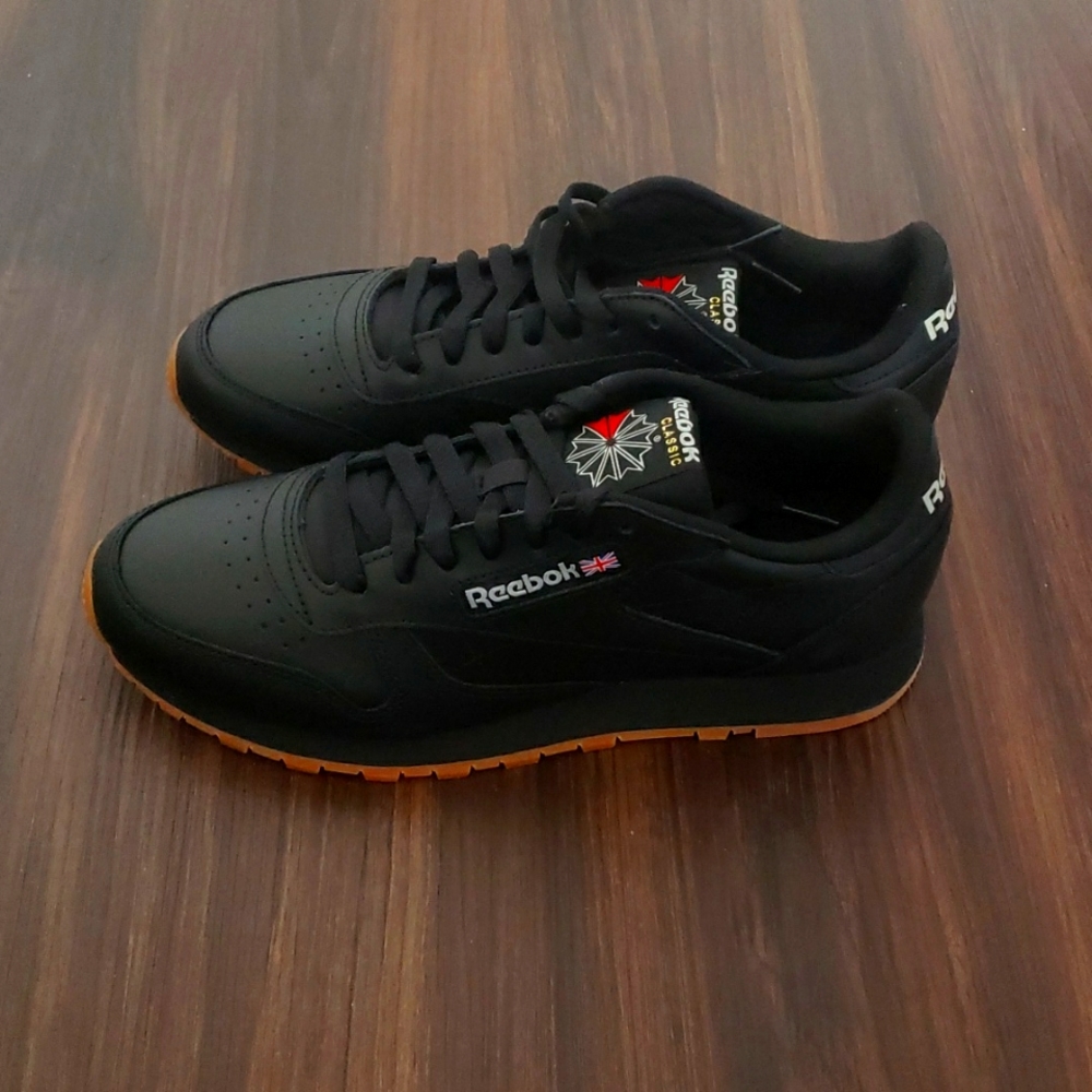 NWT Mens Classic Leather Reebok Running Sneakers